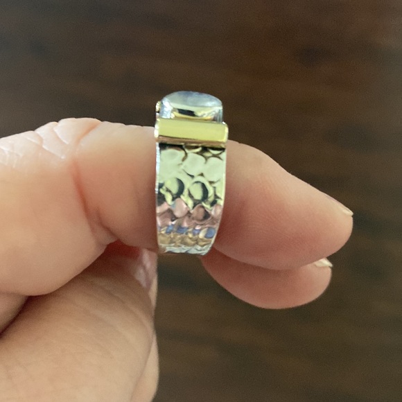 Ladies .925 sterling silvering with a little gold on the sides. Size 8 1/2 - 9 ? - Picture 12 of 14